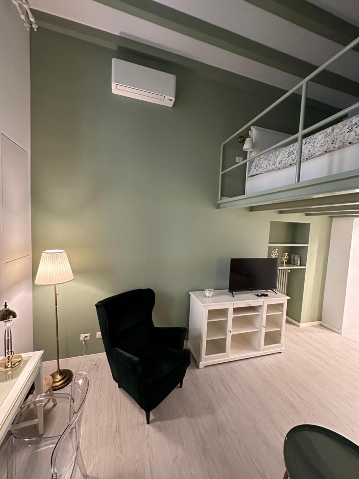Flowers, A Cozy Suite In Mediolan Zewnętrze zdjęcie