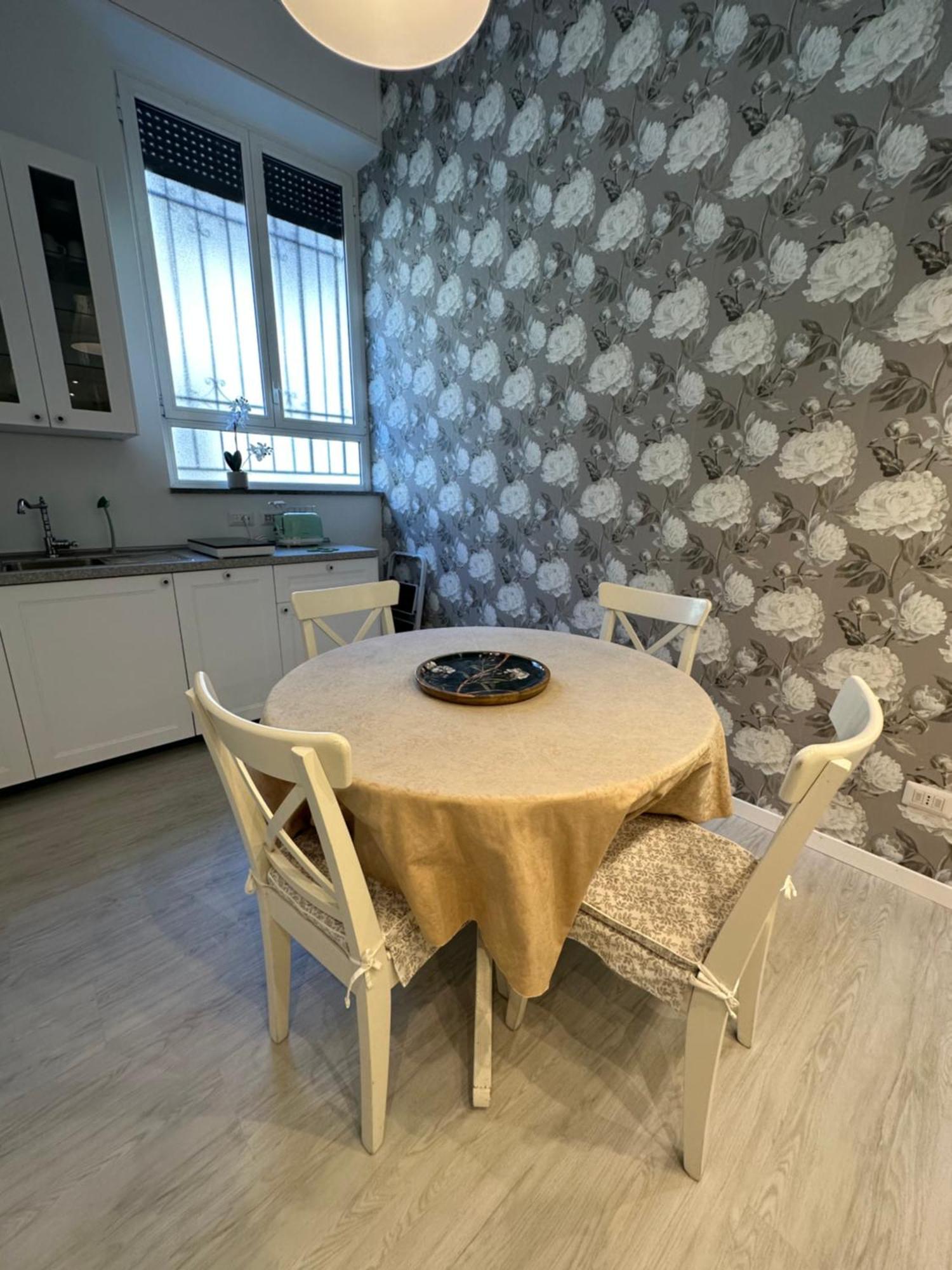 Flowers, A Cozy Suite In Mediolan Zewnętrze zdjęcie