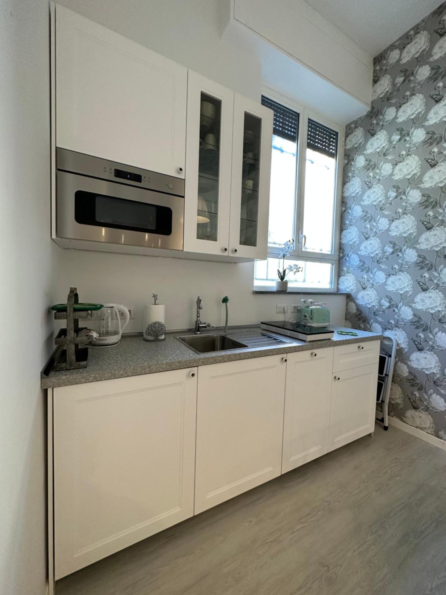Flowers, A Cozy Suite In Mediolan Zewnętrze zdjęcie