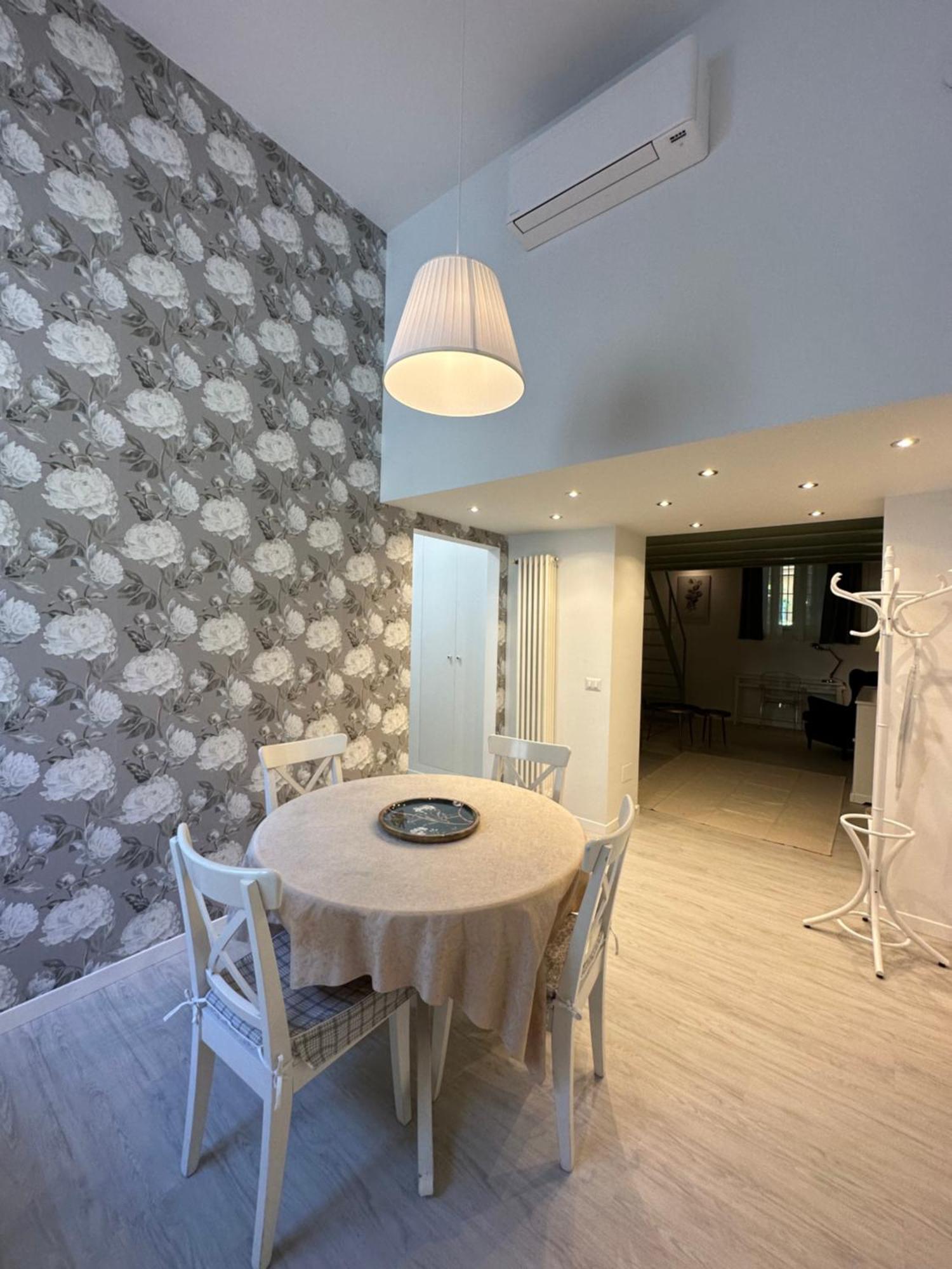 Flowers, A Cozy Suite In Mediolan Zewnętrze zdjęcie